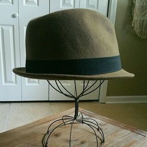 New retro style wanted? This hat is for you.